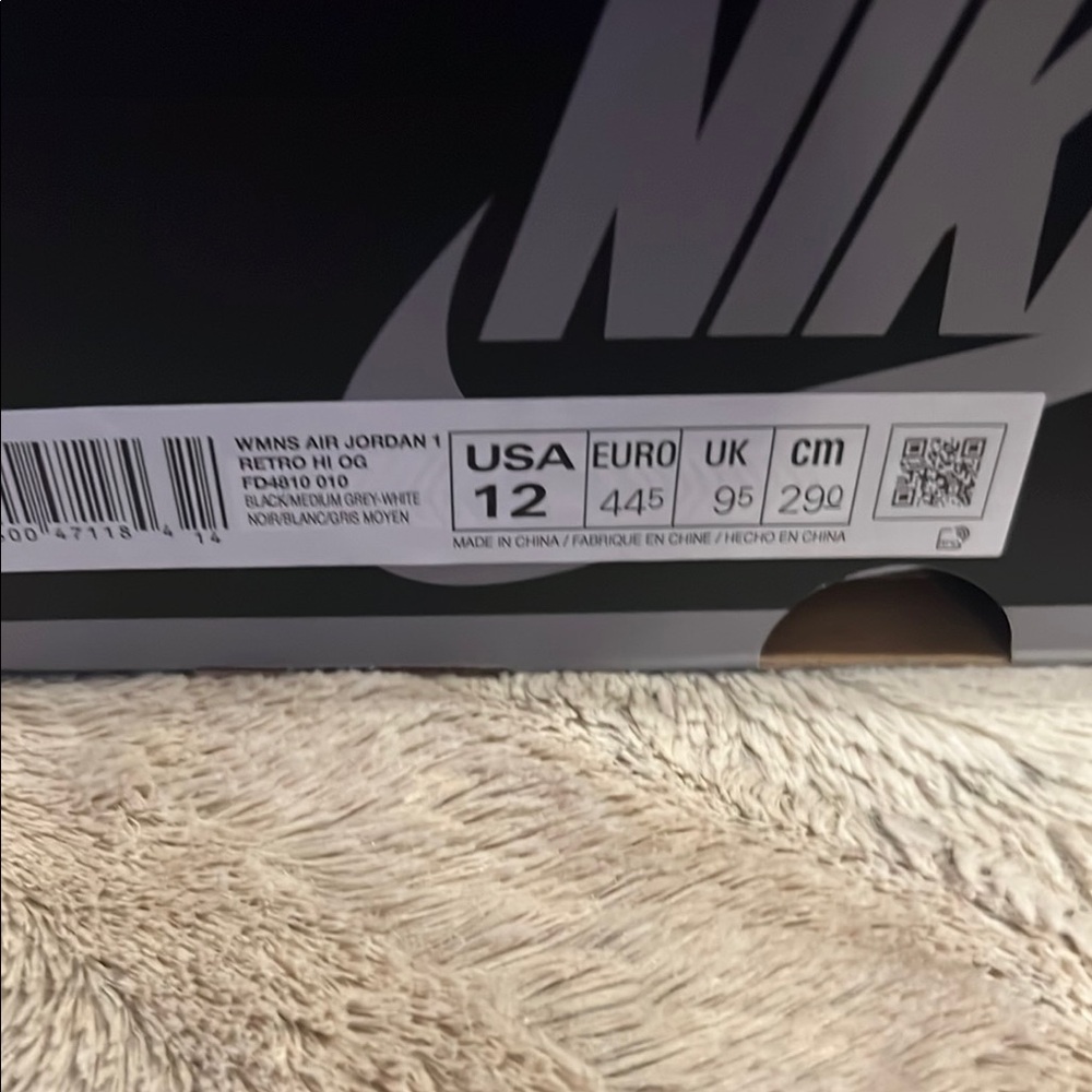 Nike High-Top Black and Silver Sneakers - Picture 6 of 6